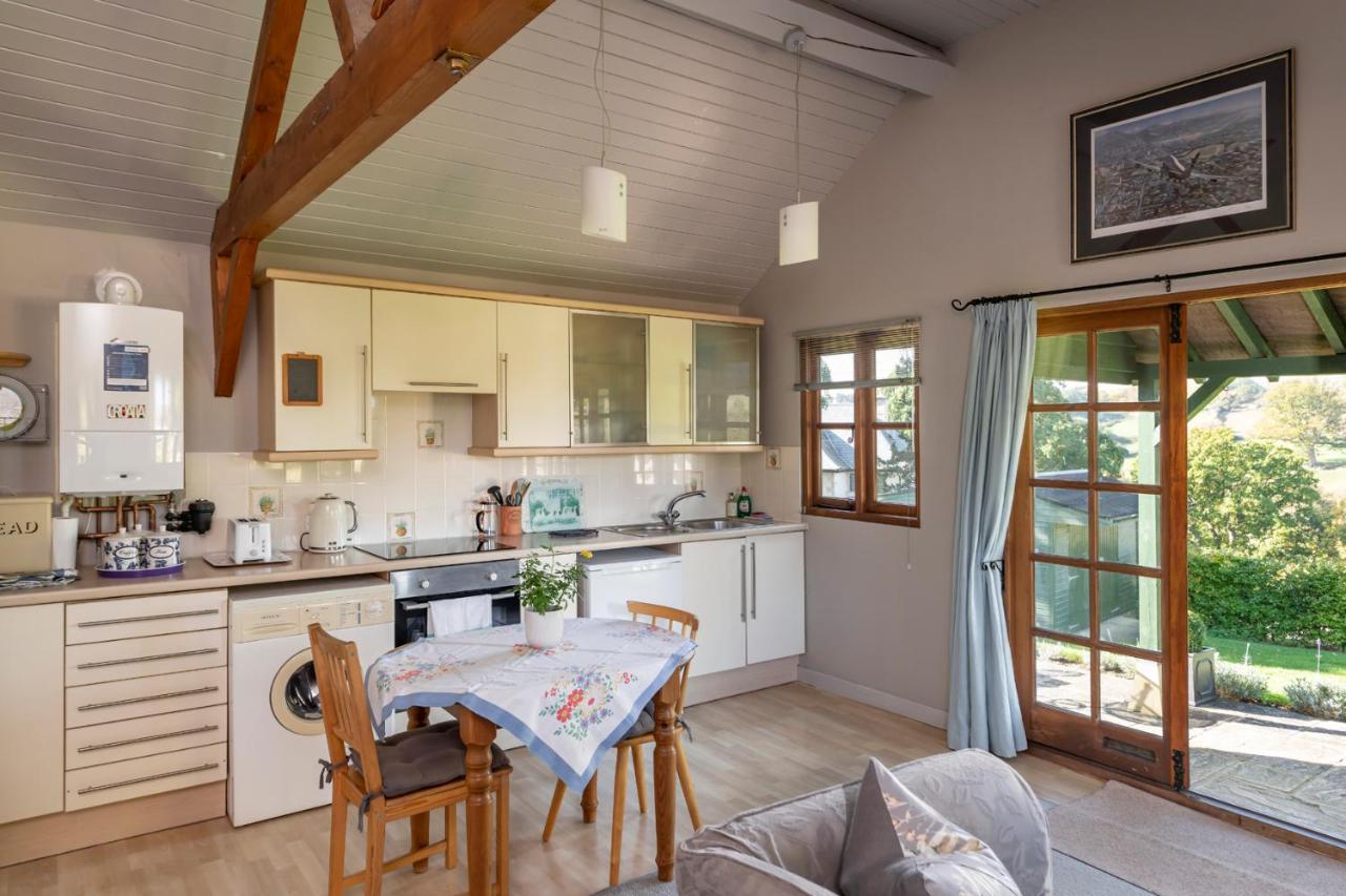 Beautiful Cottage With Stunning Views In Box Box  Bagian luar foto